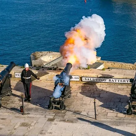 Sea View Over Valletta Area S2 Apartamento *