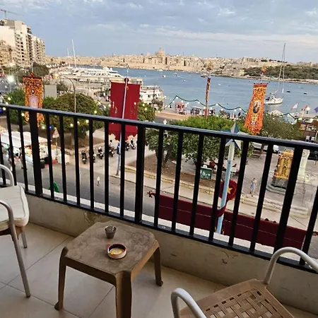 Sea View Over Valletta Area Appartement