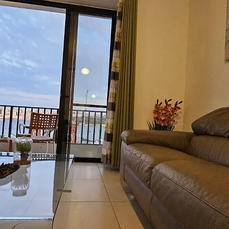 Sea View Over Valletta Area S2 * Sliema