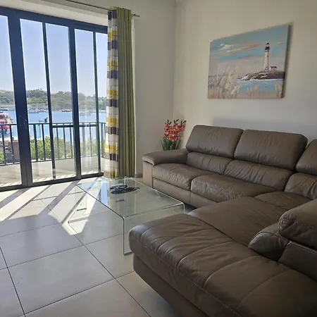 Apartment Sea View Over Valletta Area S2