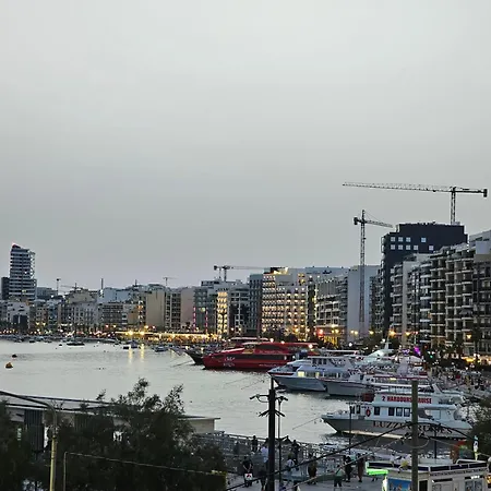 Apartment Sea View Over Valletta Area S2