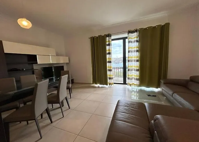 Sea View Over Valletta Area S2 Appartement Sliema