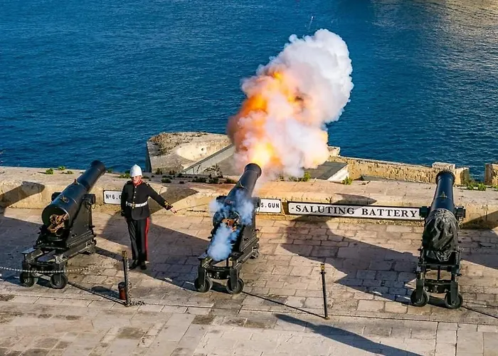 Sea View Over Valletta Area S2 Apartament *