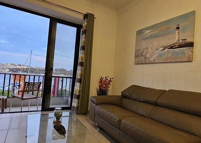 Sea View Over Valletta Area S2 Apartament *