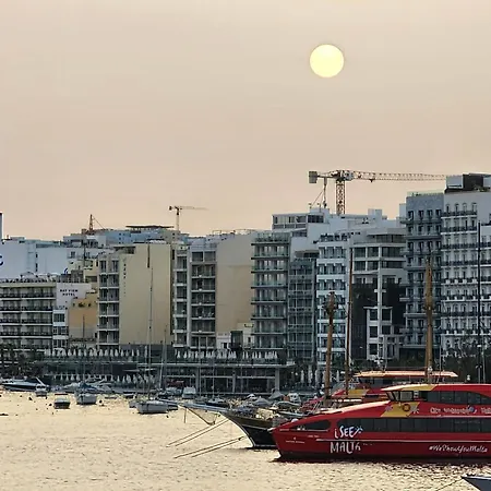 Sea View Over Valletta Area S2 شقة